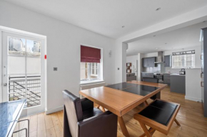 Stunning 2 bed 2 bath with air con + garden